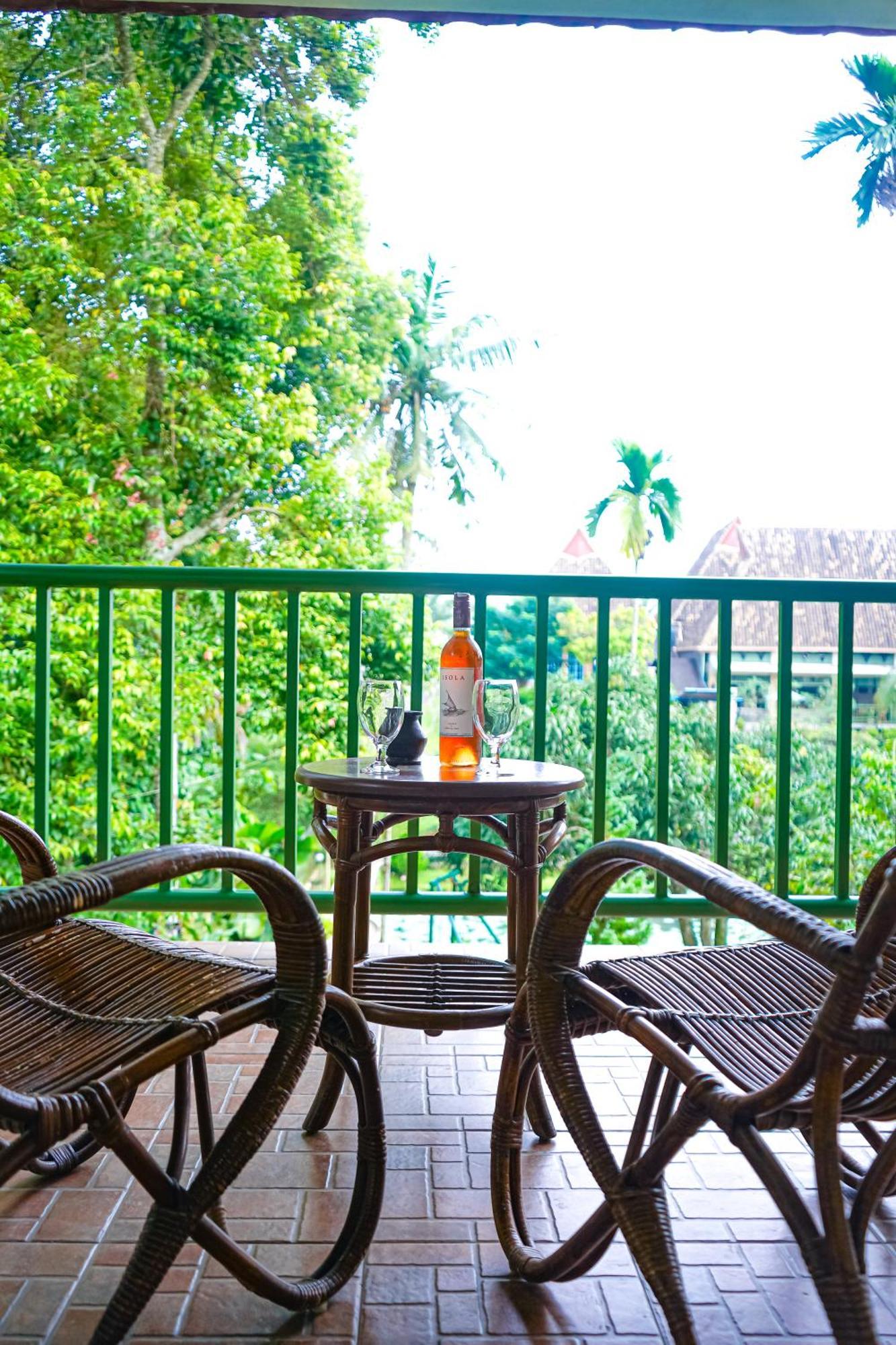 Hotel Deli River And Restaurant Omlandia Medan Exterior foto