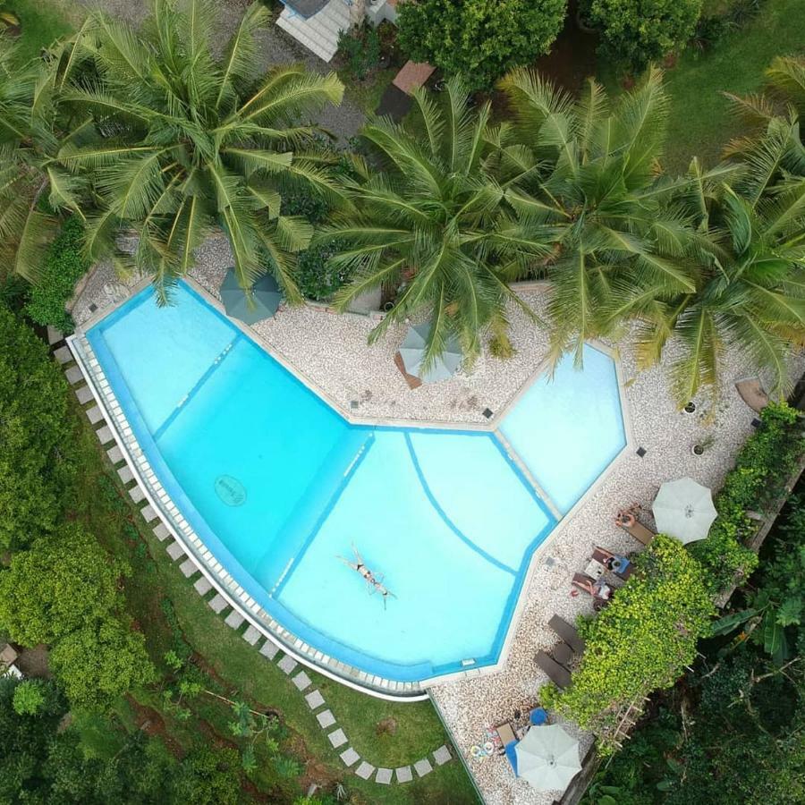 Hotel Deli River And Restaurant Omlandia Medan Exterior foto